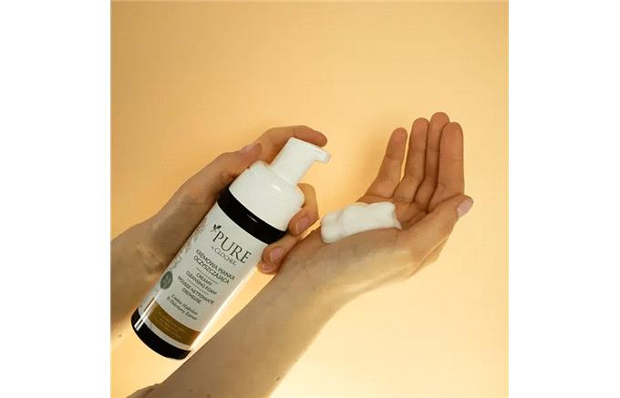  رغوة كريمية منظفة بيور من كلوتشي  150 مل 