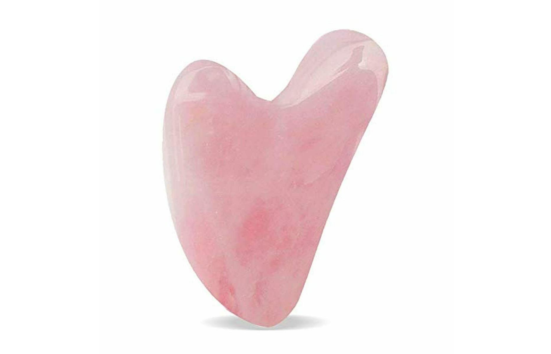 أداة Rose Quartz Guasha  سر الجمال الآسيوي 