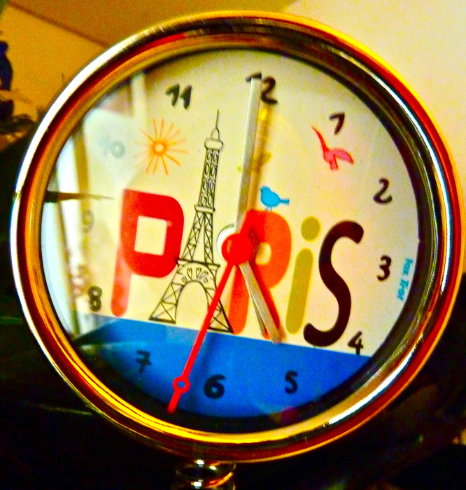 Paris souvenir clock made in China
