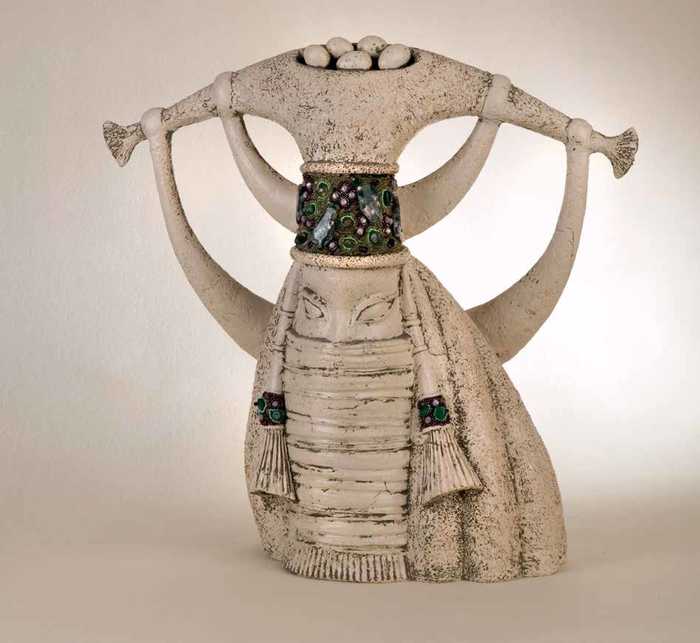 Open look. 2010. Fireclay, glazed, application: beads, gems, 54 × 58 × 30
