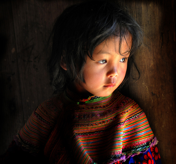 Bimba Hmong a fiori