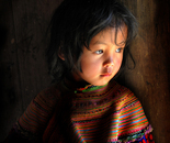 Bimba Hmong a fiori