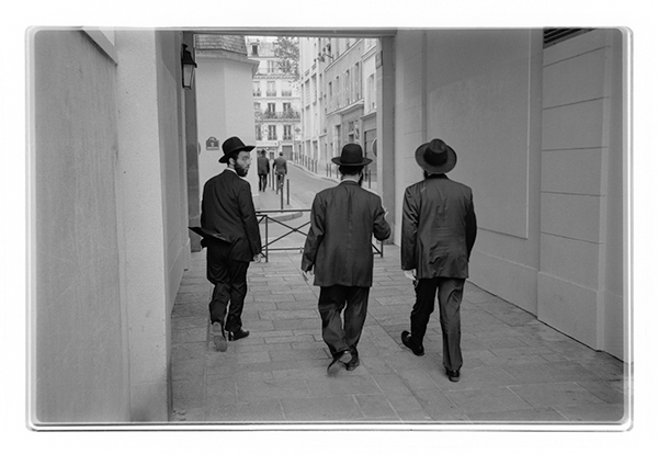 Hommes en Noir, Paris