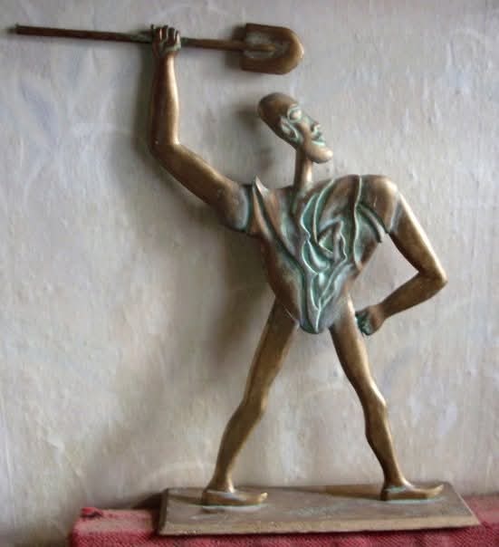  "Shovel - the weapon of the proletariat".