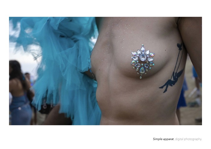 Simple apparat by Elyse de Montis