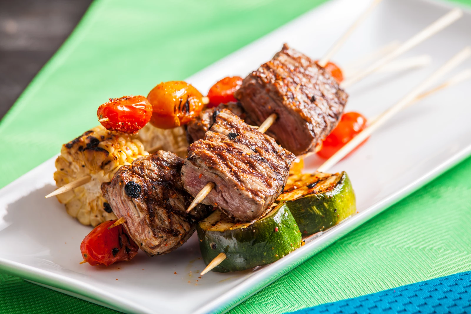 BROCHETAS DE LOMO DE RES Y VEGETALES MARINADOS CON TAJÍN® BROCHETAS DE LOMO DE RES Y VEGETALES MARINADOS CON TAJÍN®