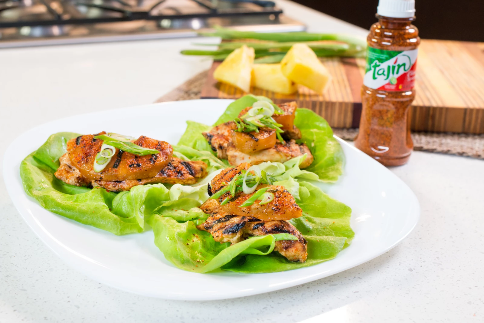 WRAPS DE LECHUGA DE POLLO Y PIÑA A LA PARRILLA WRAPS DE LECHUGA DE POLLO Y PIÑA A LA PARRILLA