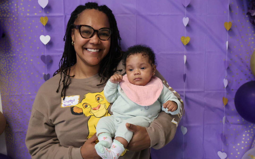 A photo of Crystal Sensabaugh (left) and her young daughter, Julissa, are a part of the pilot cohort of families in the BANANAS x Roots Maternal Health Home Visiting Program. Photo Credit: Mercedes Thomas