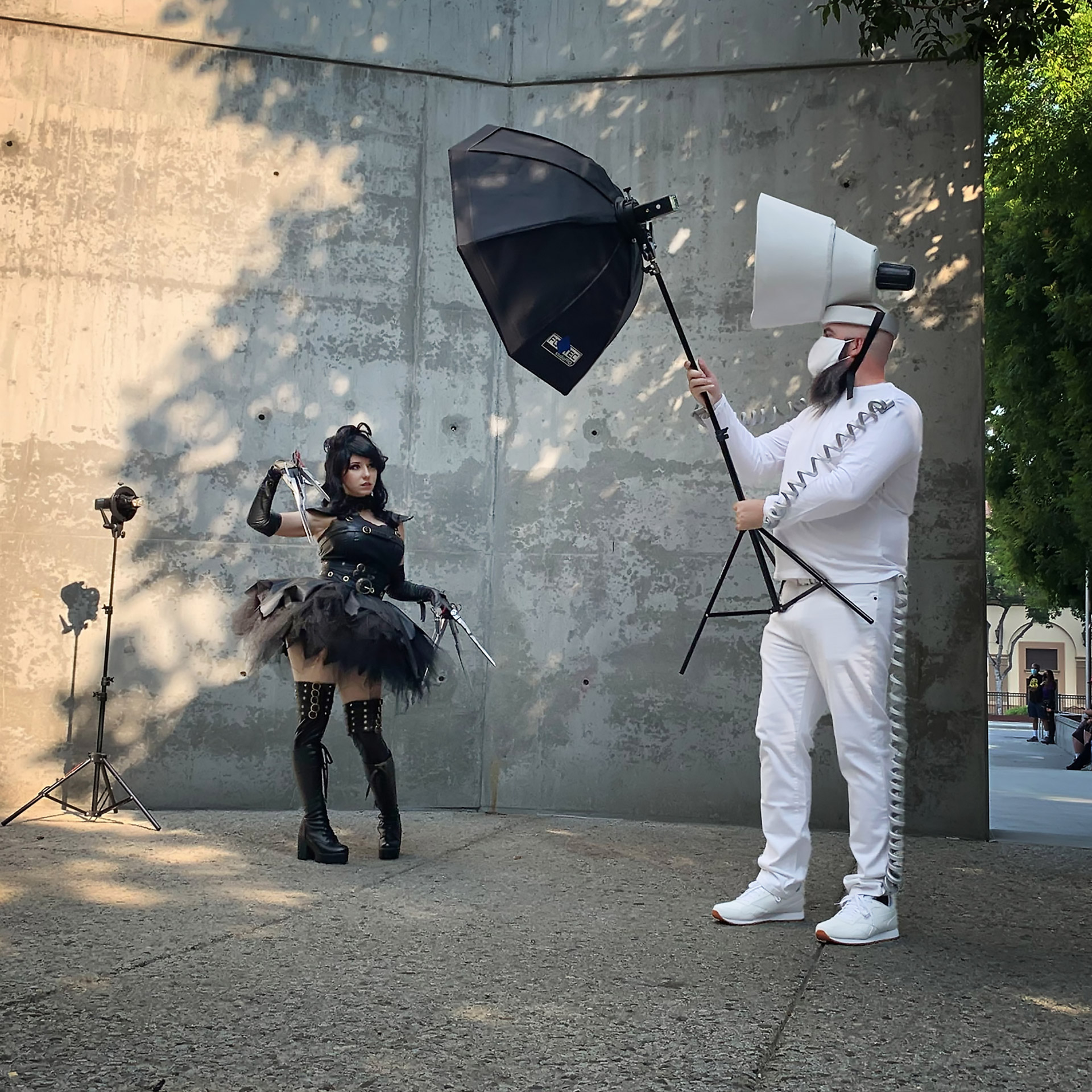 ©2023 Downen Photography – All rights reserved - Cosplayer Ridd1e as 'Edward Scissorhands' and Alex as the 'Pixar Lamp' at SiliCon, in San Jose, CA