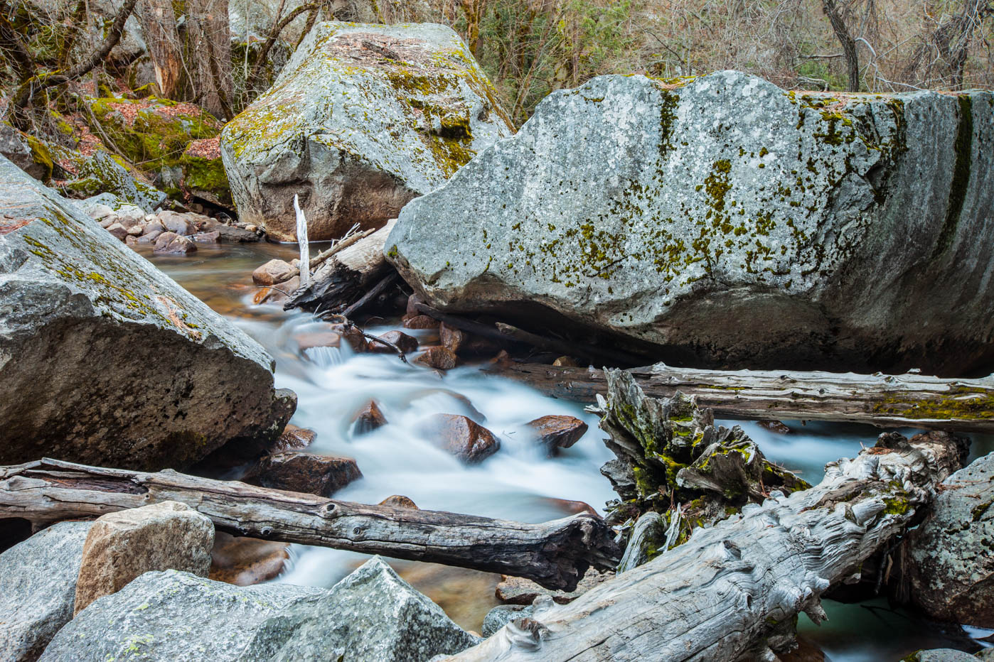 Hiking the Mist Trail in Yosemite National Park #mercedriver #vezzaniphotography