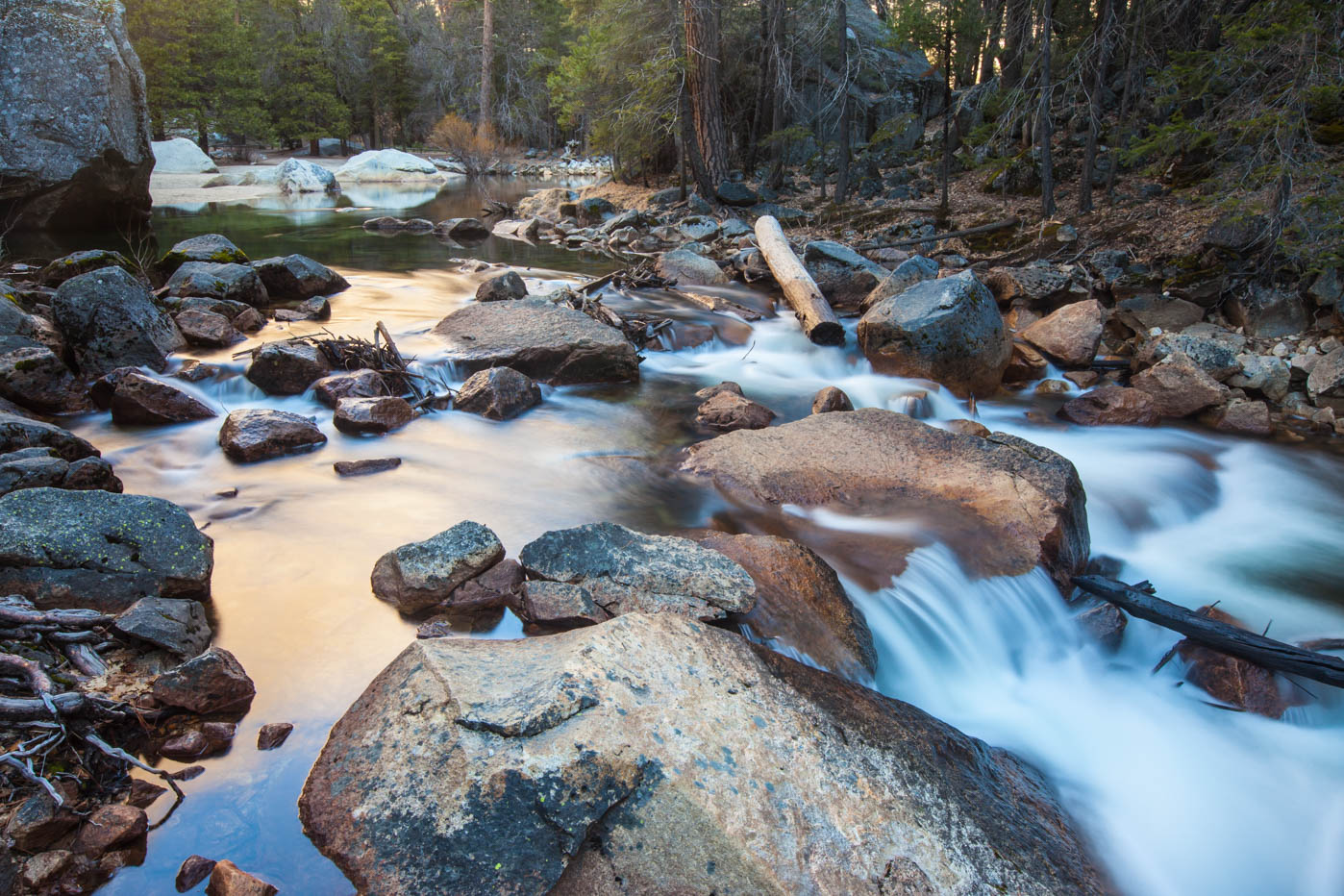 Hiking the Mist Trail in Yosemite National Park #mercedriver #vezzaniphotography