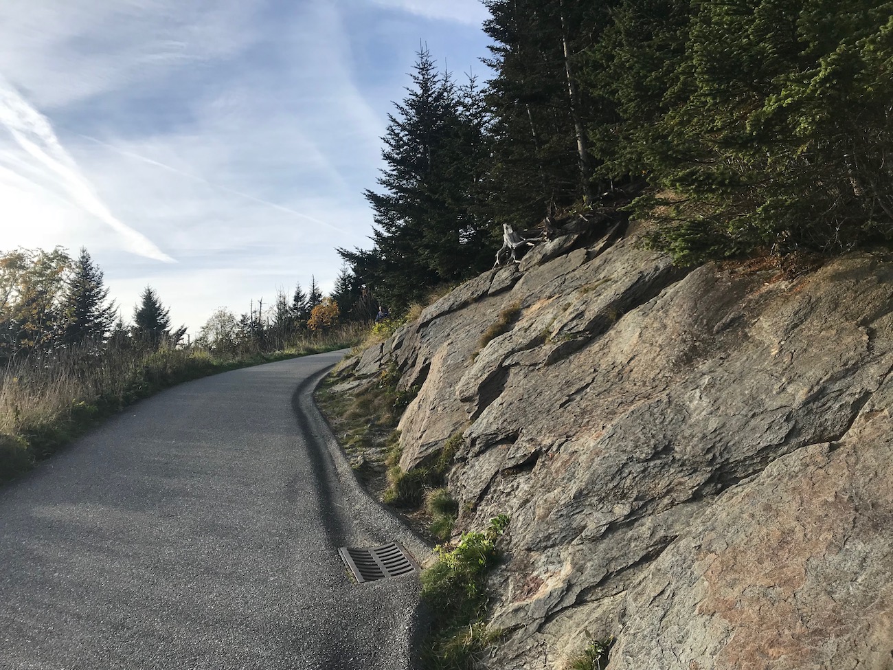 Hiking to the Clingmans Dome Observation Tower in the Great Smoky Mountains National Park #vezzaniphotography