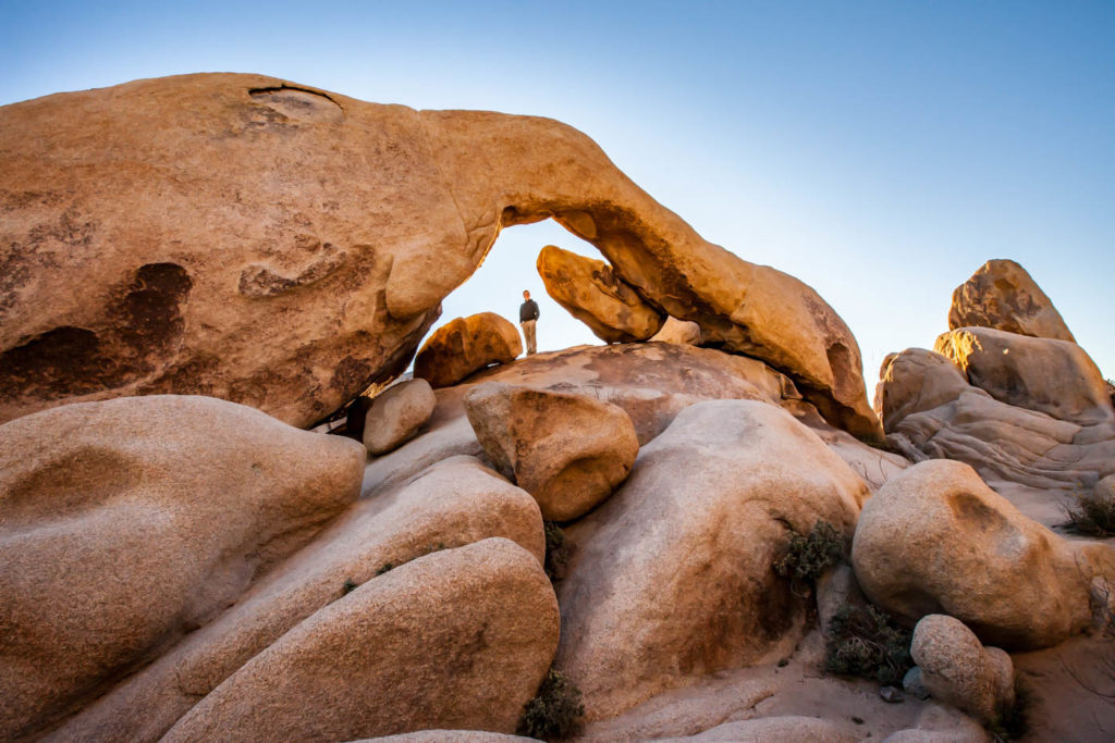 How to Find Arch Rock at Joshua Tree National Park #besthikes #vezzaniphotography