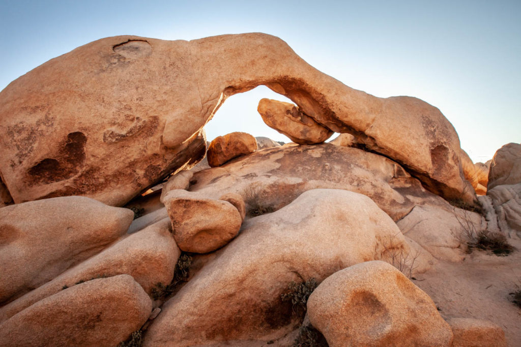 How to Find Arch Rock at Joshua Tree National Park #besthikes #vezzaniphotography