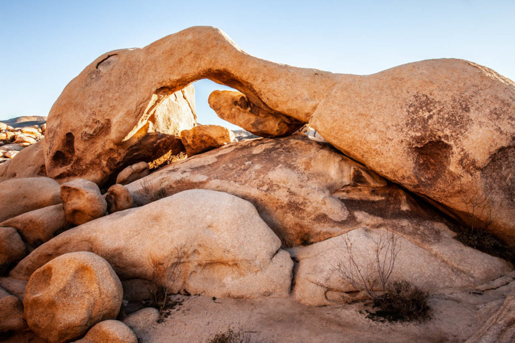 How to Find Arch Rock at Joshua Tree National Park #besthikes #vezzaniphotography