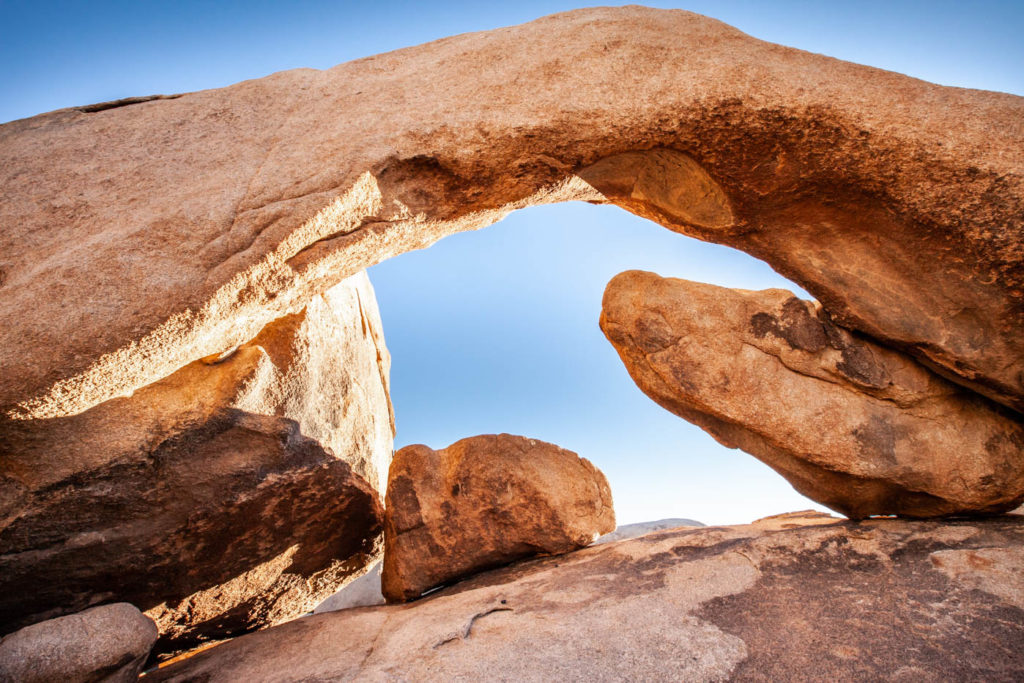How to Find Arch Rock at Joshua Tree National Park #besthikes #vezzaniphotography