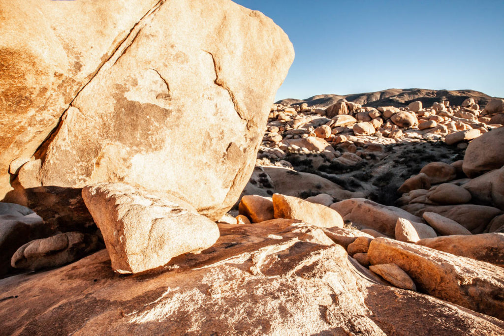 How to Find Arch Rock at Joshua Tree National Park #besthikes #vezzaniphotography