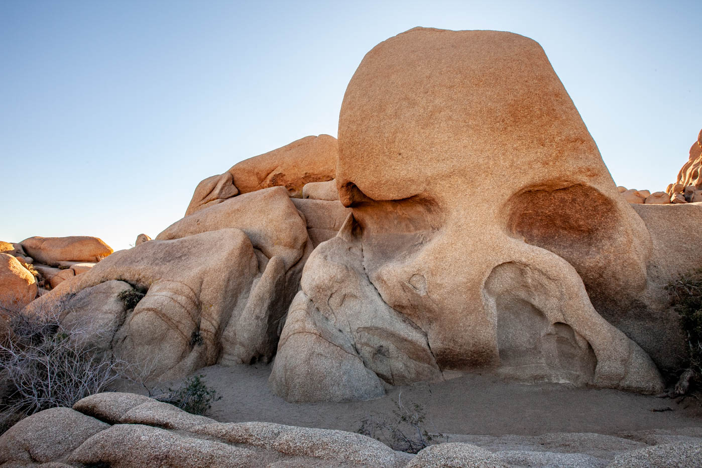 9 Must-see Locations at Joshua Tree National Park - Skull Rock #vezzaniphotography