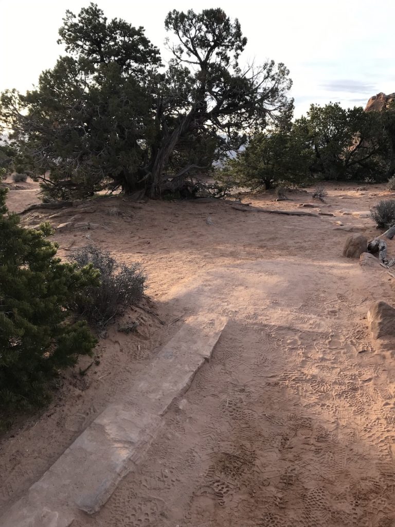 How to Find Mesa Arch at Canyonlands National Park in the Dark #vezzaniphotography Photographing Mesa Arch