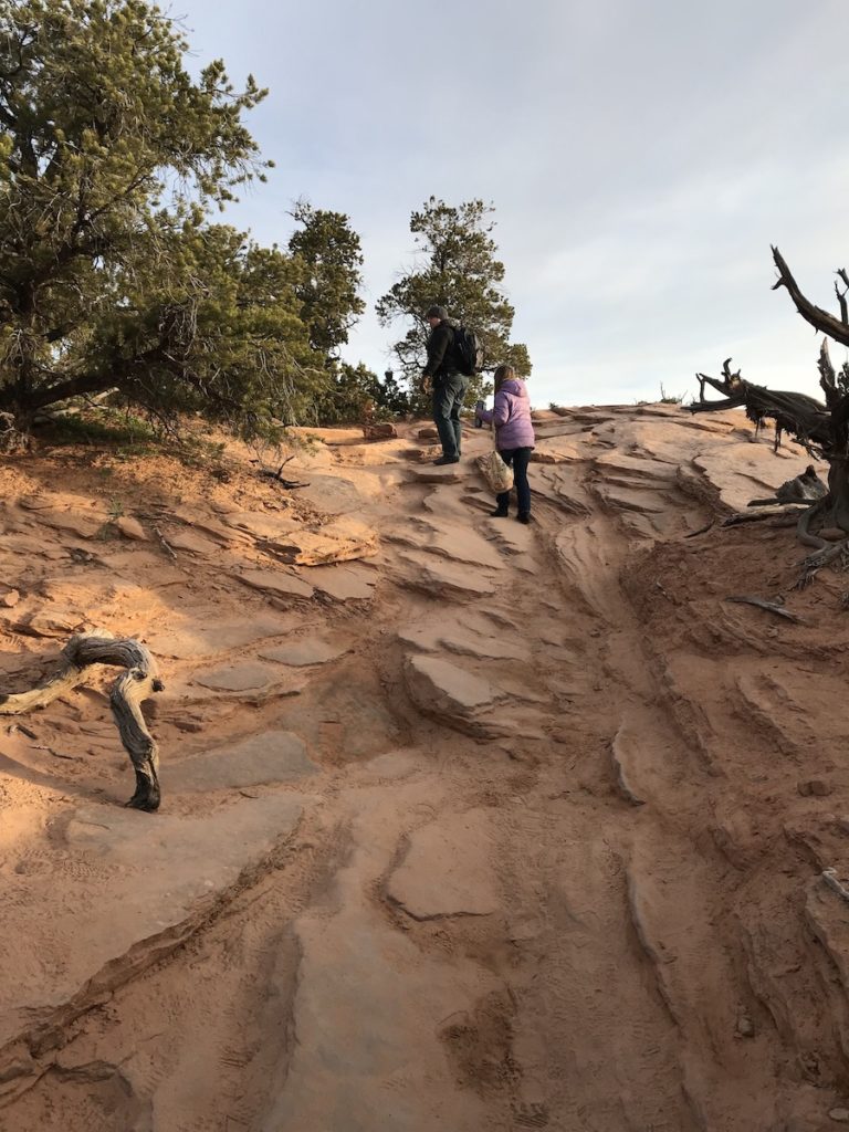 How to Find Mesa Arch at Canyonlands National Park in the Dark #vezzaniphotography Photographing Mesa Arch