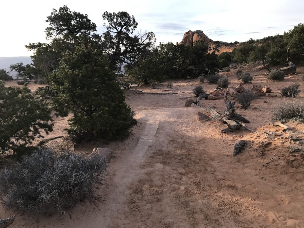 How to Find Mesa Arch at Canyonlands National Park in the Dark #vezzaniphotography Photographing Mesa Arch