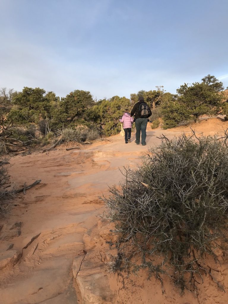 How to Find Mesa Arch at Canyonlands National Park in the Dark #vezzaniphotography Photographing Mesa Arch