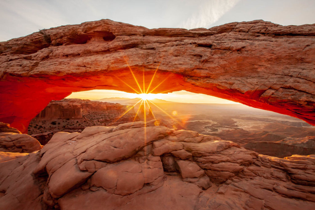 Photographing Mesa Arch at Sunrise in Canyonlands National Park #vezzaniphotography
