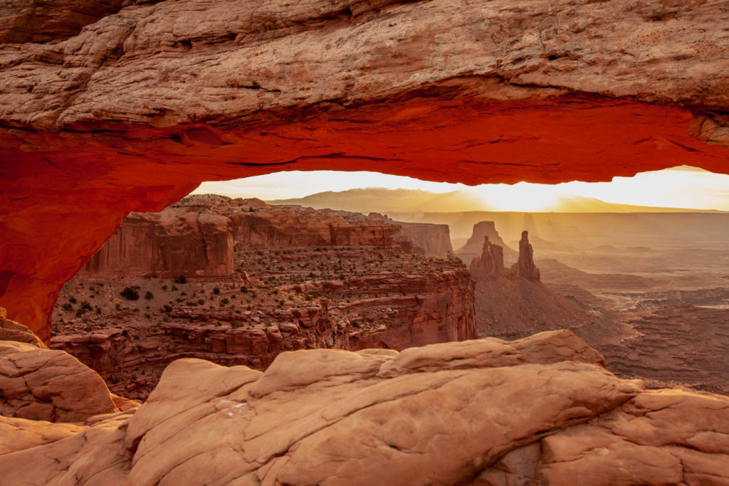 Photographing Mesa Arch at Sunrise in Canyonlands National Park #vezzaniphotography