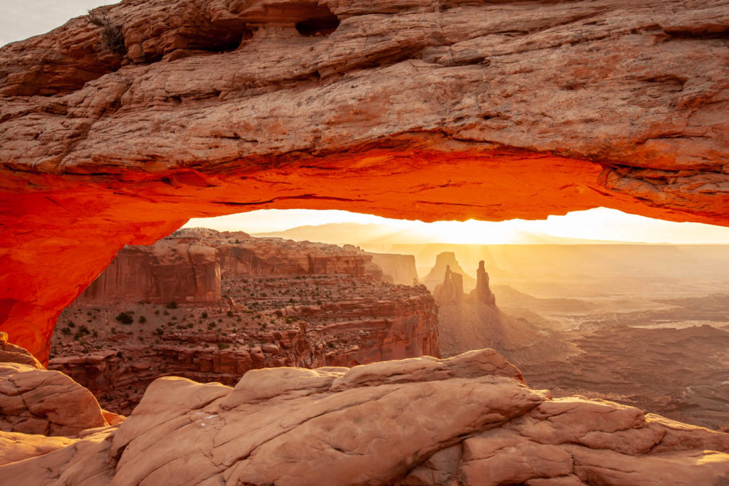 Photographing Mesa Arch at Sunrise in Canyonlands National Park #vezzaniphotography