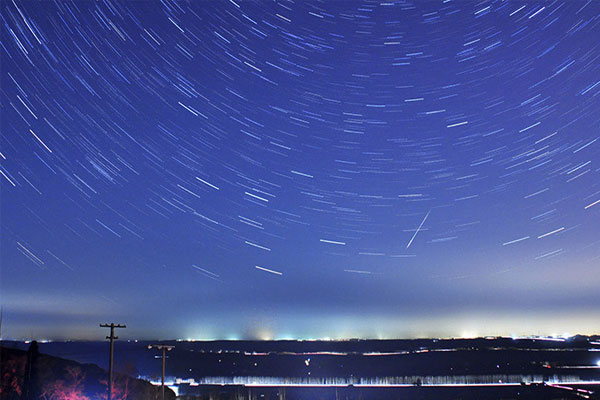 Guatemaltecos a la caza de estrellas fugaces por las Leónidas Guatemaltecos a la caza de estrellas fugaces por las Leónidas