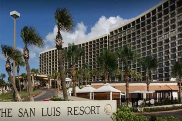 Mujer mata a esposo e hijos en hotel de lujo en Texas