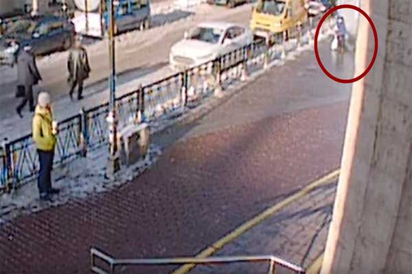 ¡Terrorífico! Joven acuchilló a su pareja en plena calle