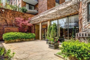 47 St Clair Ave W, Toronto