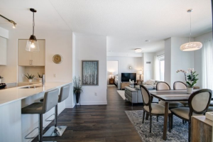 2560 Eglinton Ave W 2560 Eglinton Ave W