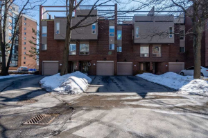 1250 Marlborough Crt, Oakville