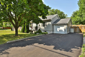 353 Queen Mary Dr, Oakville