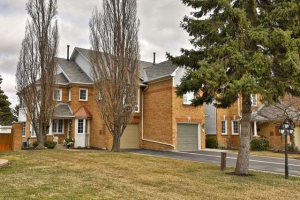 2105 Berwick Dr, Burlington