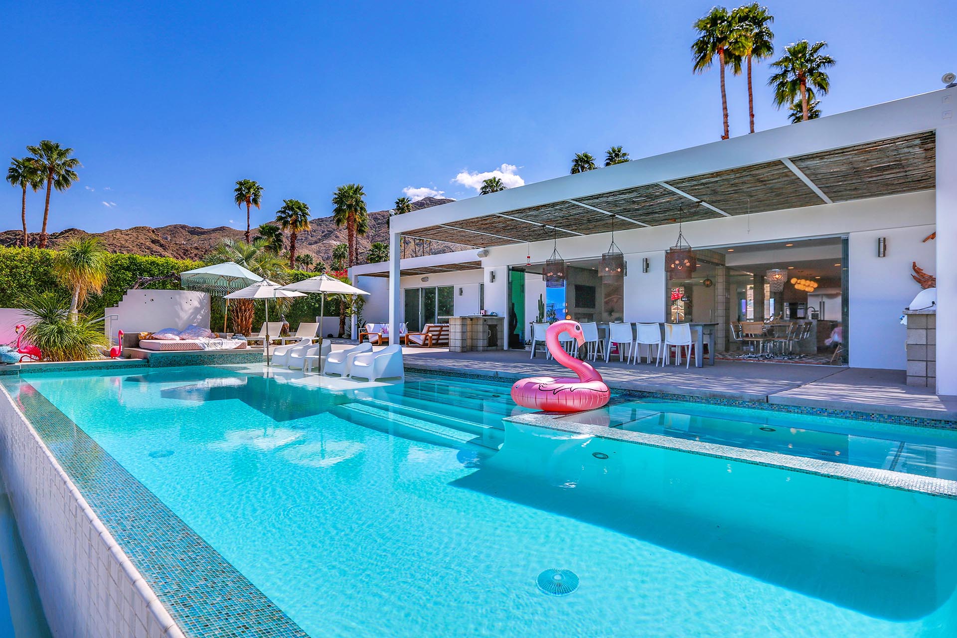 The Bird House of Rancho Mirage - A Swanky Poolside Paradise
