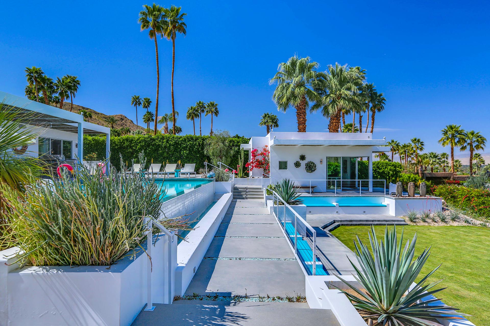 The Bird House of Rancho Mirage - A Swanky Poolside Paradise | Photo 4