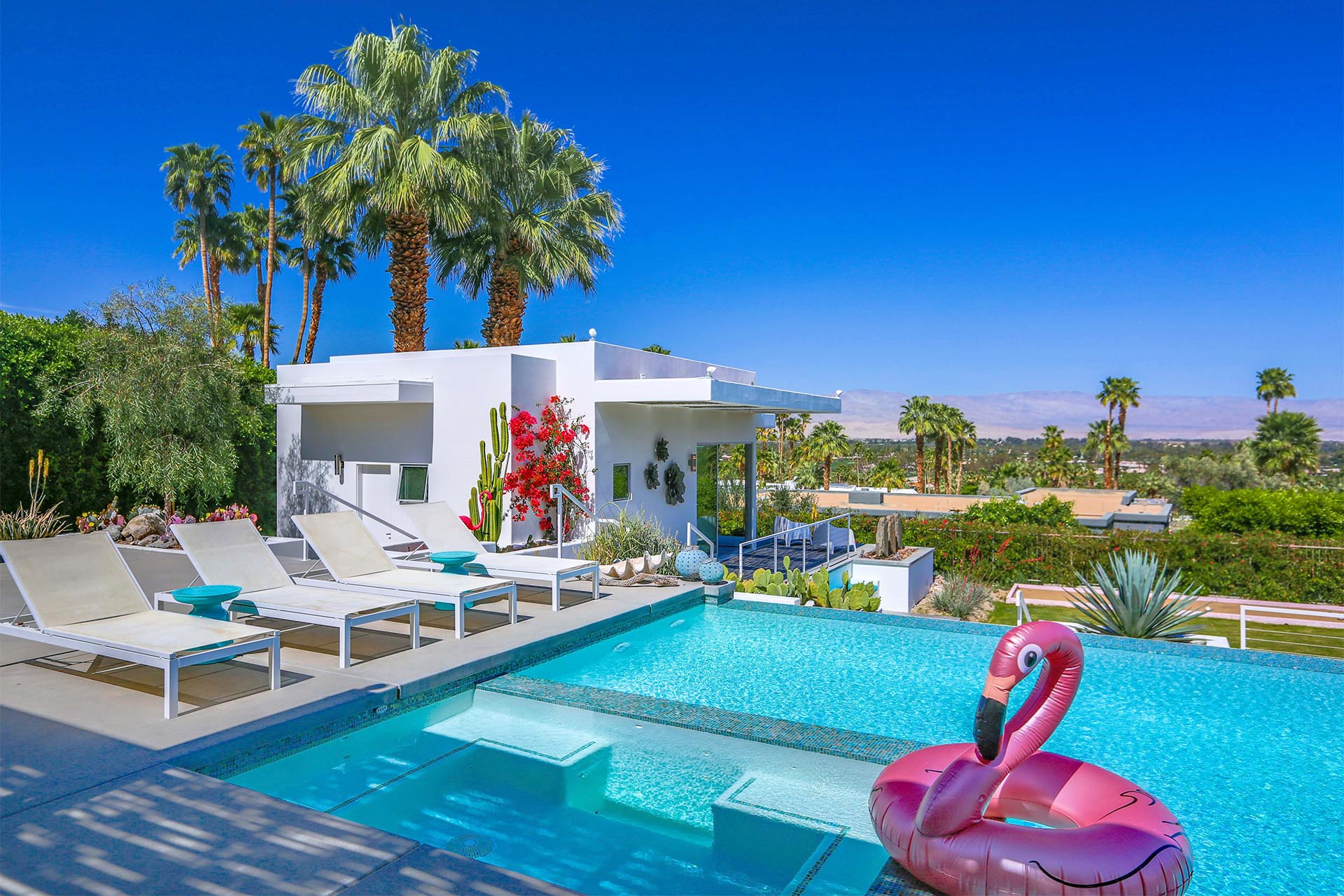 The Bird House of Rancho Mirage - A Swanky Poolside Paradise | Photo 44