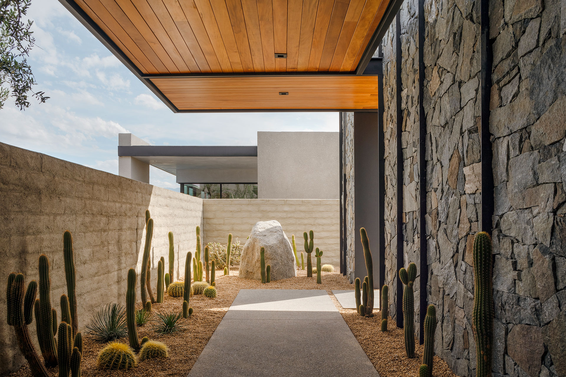 Echo Estate 4000' Architectural Masterpiece w/ 4 Luxury Suites | Photo 4