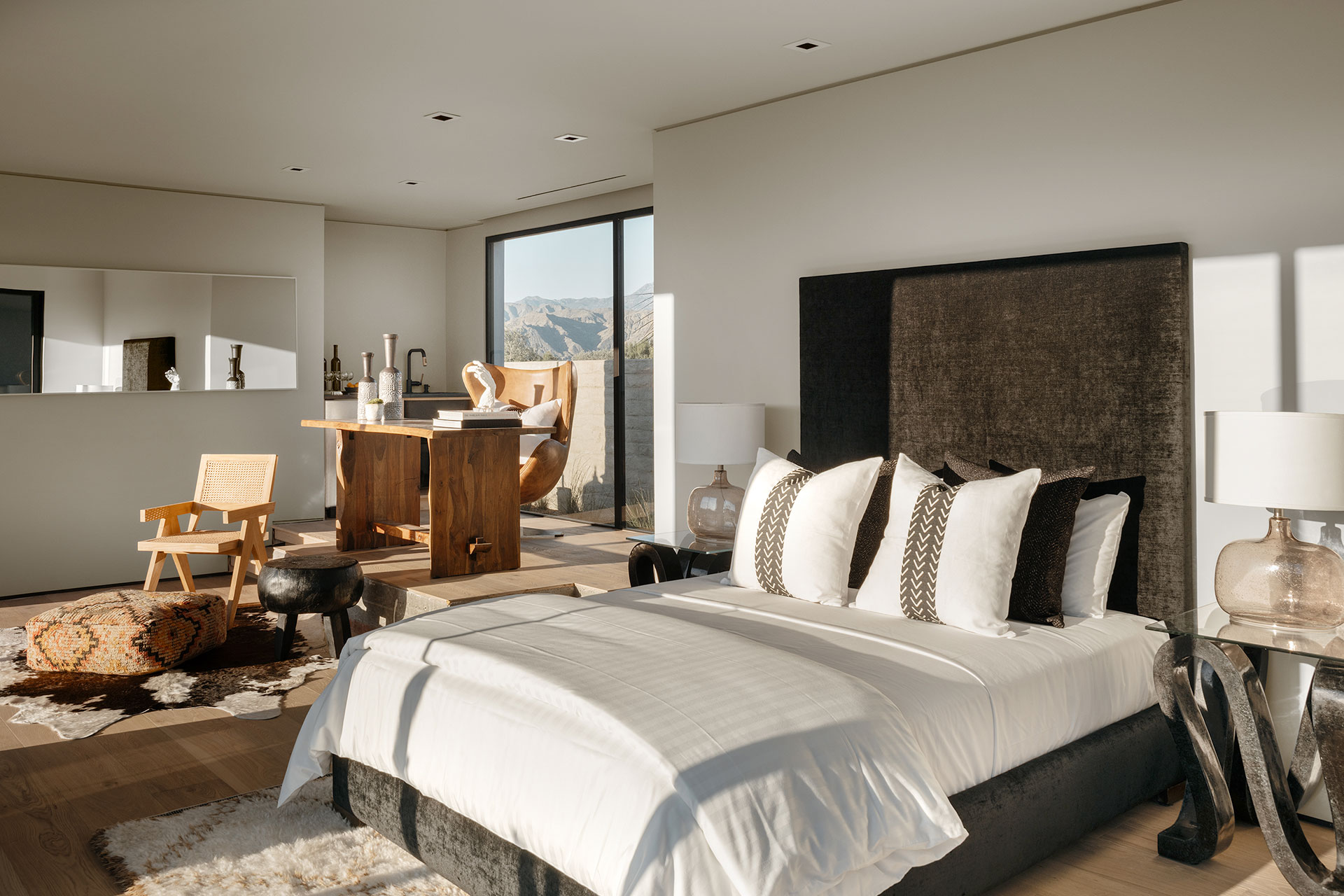 Echo Estate 4000' Architectural Masterpiece w/ 4 Luxury Suites | Photo 23