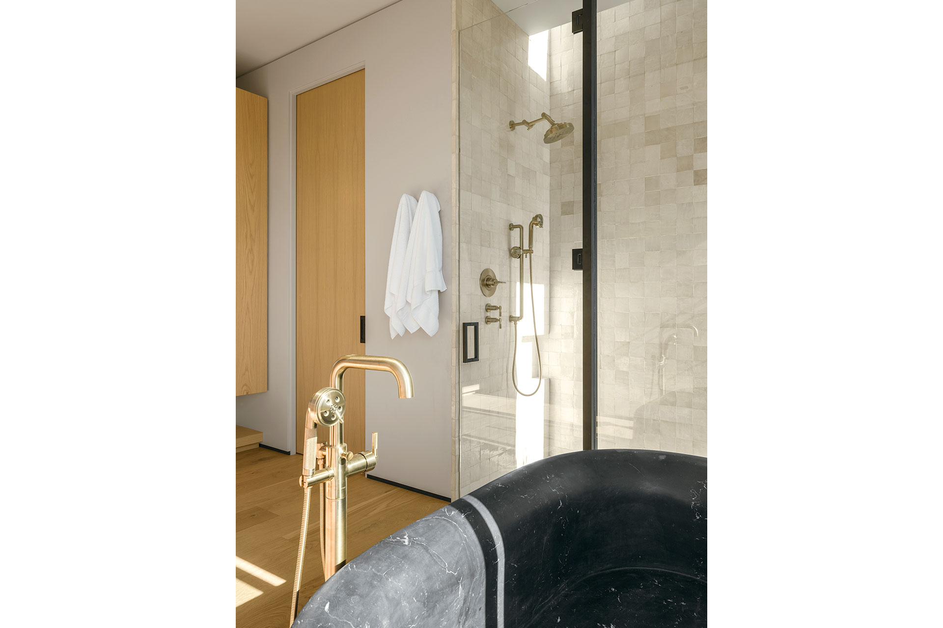 Echo Estate 4000' Architectural Masterpiece w/ 4 Luxury Suites | Photo 20