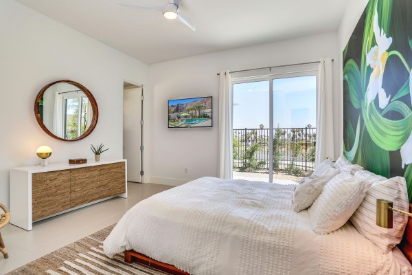 Blue Skye Modern 4 Suites, Mid Mod Inspired Pool Pad! 4