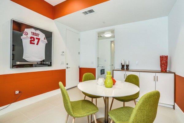 Blue Skye Modern 4 Suites, Mid Mod Inspired Pool Pad! 3