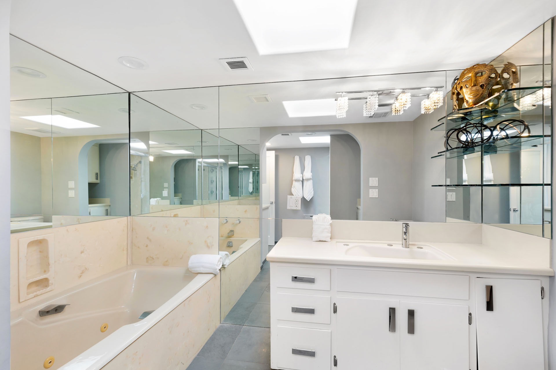 Joplin House on Janis Street A Palm Springs Poolside Paradise! | Photo 23