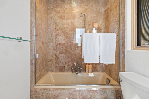 Ridgeview 6 BR, 3 Acres, Pool, Spa, Firepits 4