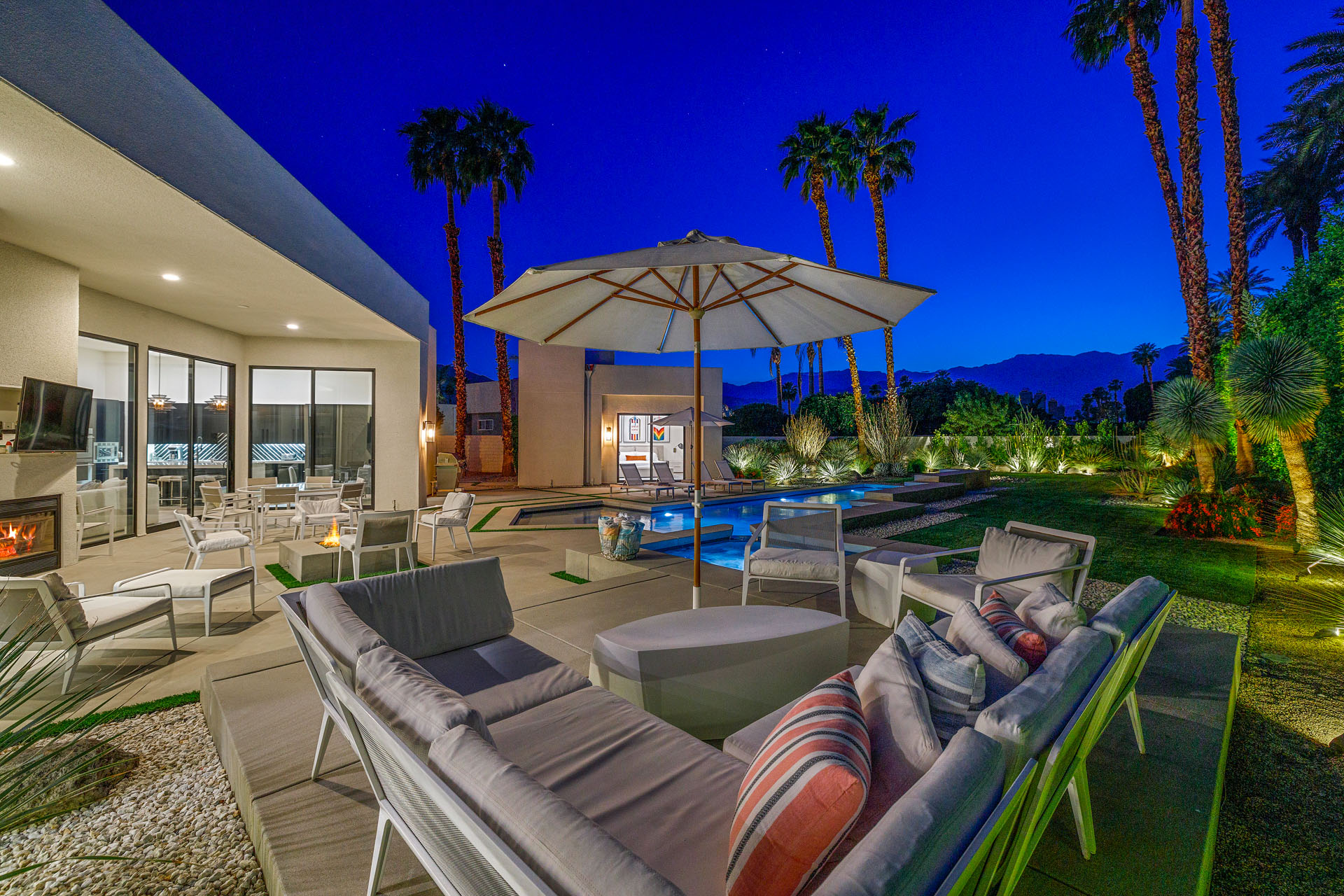 Silver Sun Stunning 4 Bedroom Estate on 1/3 Acre | Photo 2