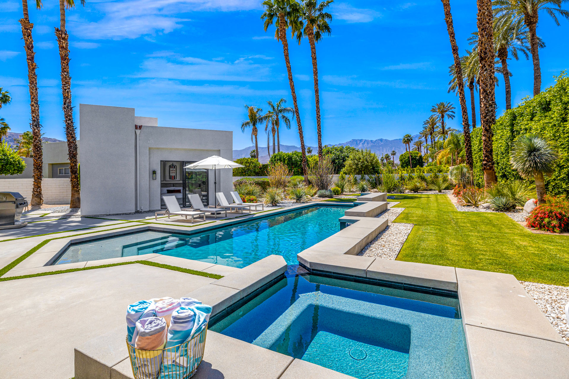 Silver Sun Stunning 4 Bedroom Estate on 1/3 Acre | Photo 6