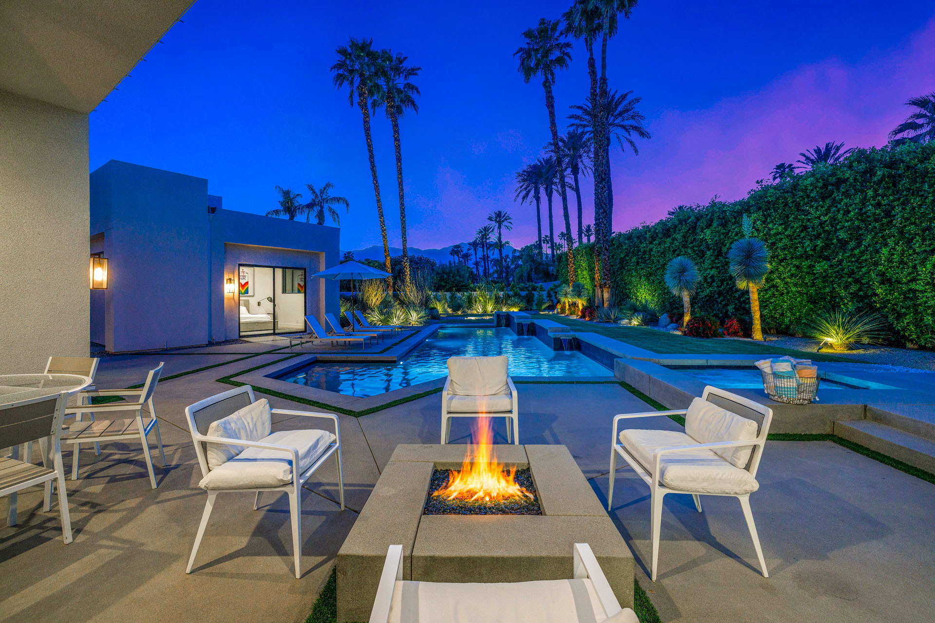 Silver Sun Stunning 4 Bedroom Estate on 1/3 Acre | Photo 3